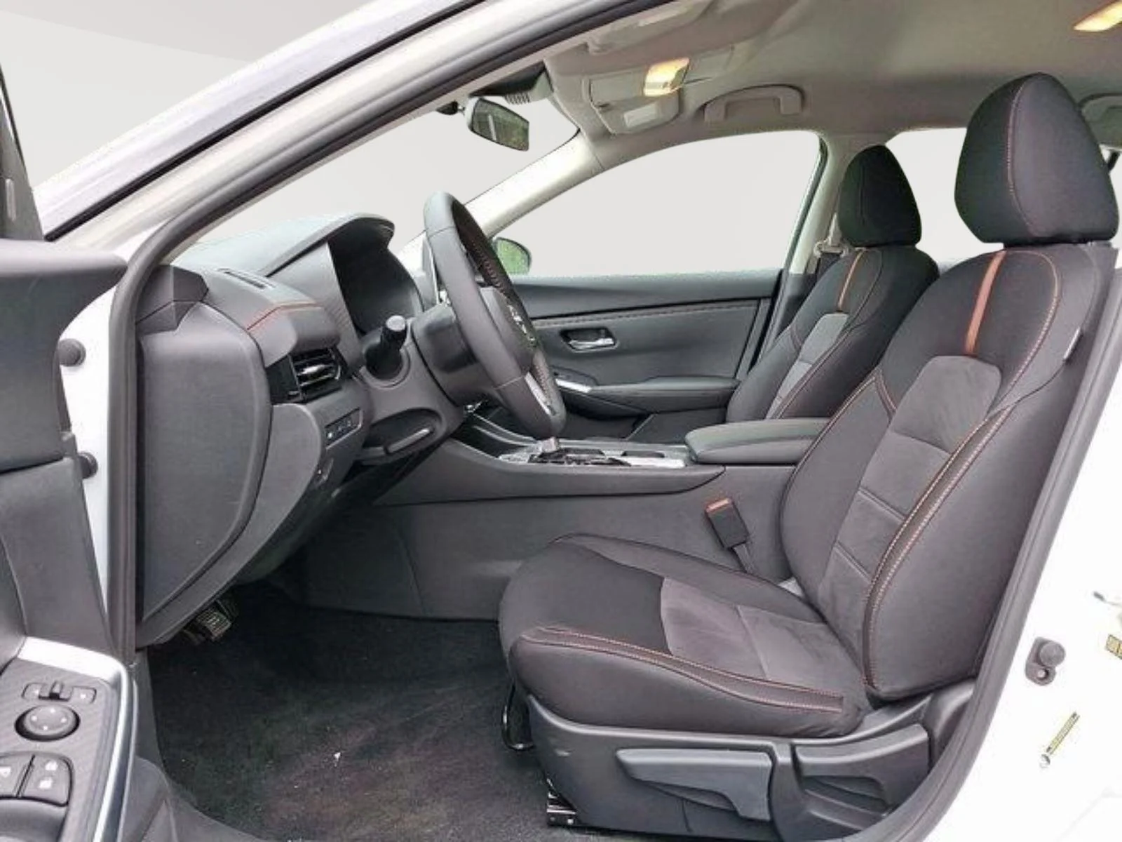 2025 Nissan Sentra SR - Photo 9