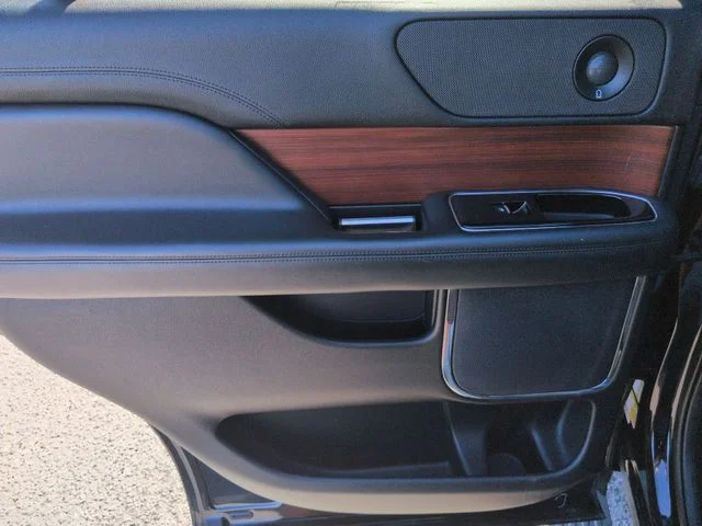 Used 2021 Black Lincoln Reserve image 27