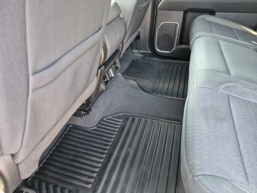 Used 2023 SUMMIT WHITE Chevrolet LT image 32