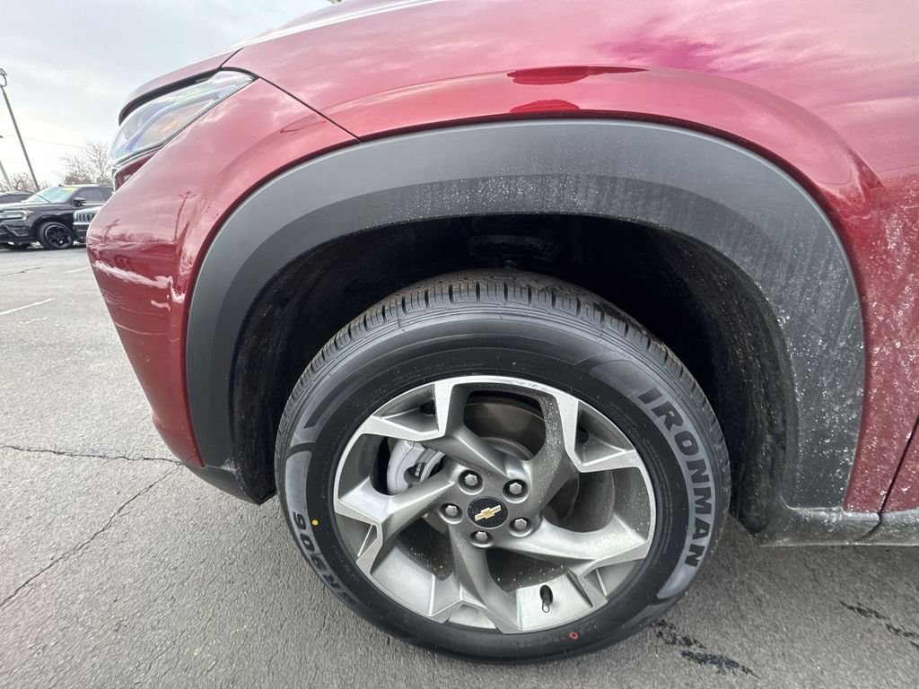 2025 Chevrolet Trax LT - Photo 10