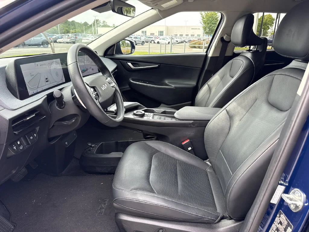 Used 2024 Blue Kia Wind image 12