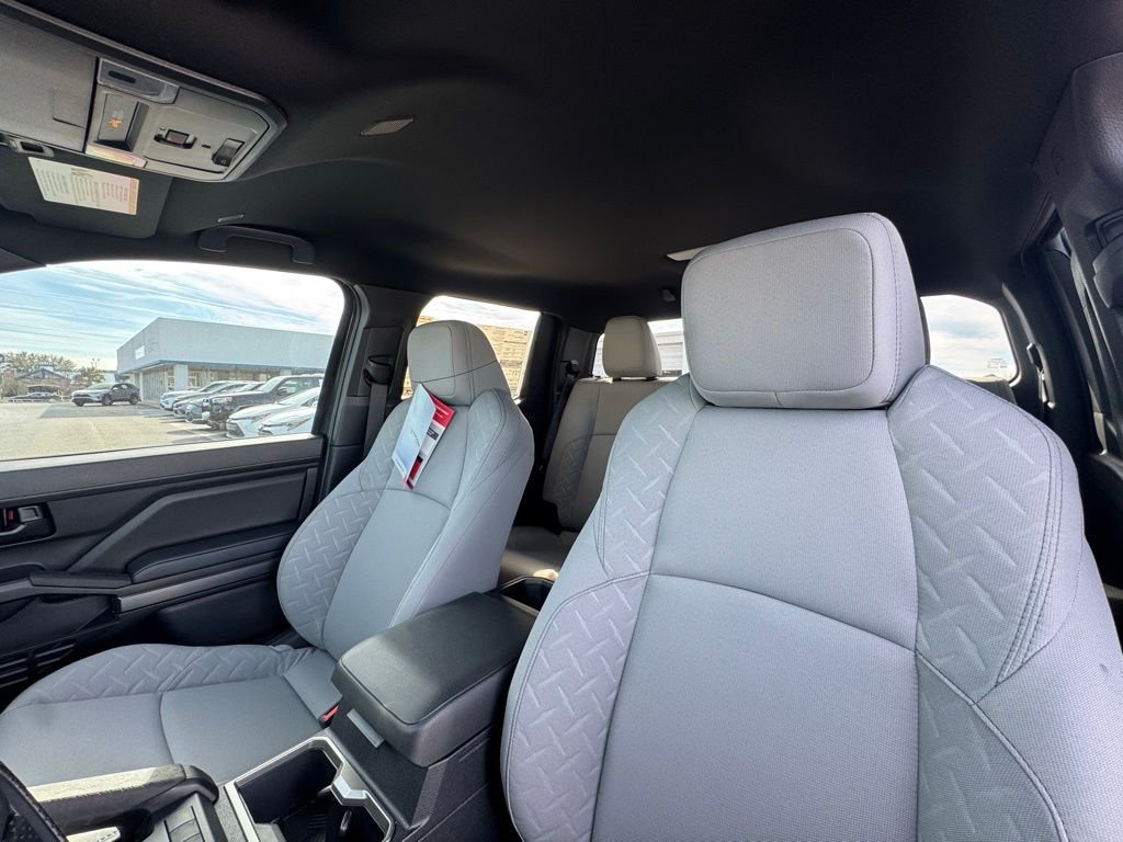 2025 Toyota Tacoma SR5 - Photo 18