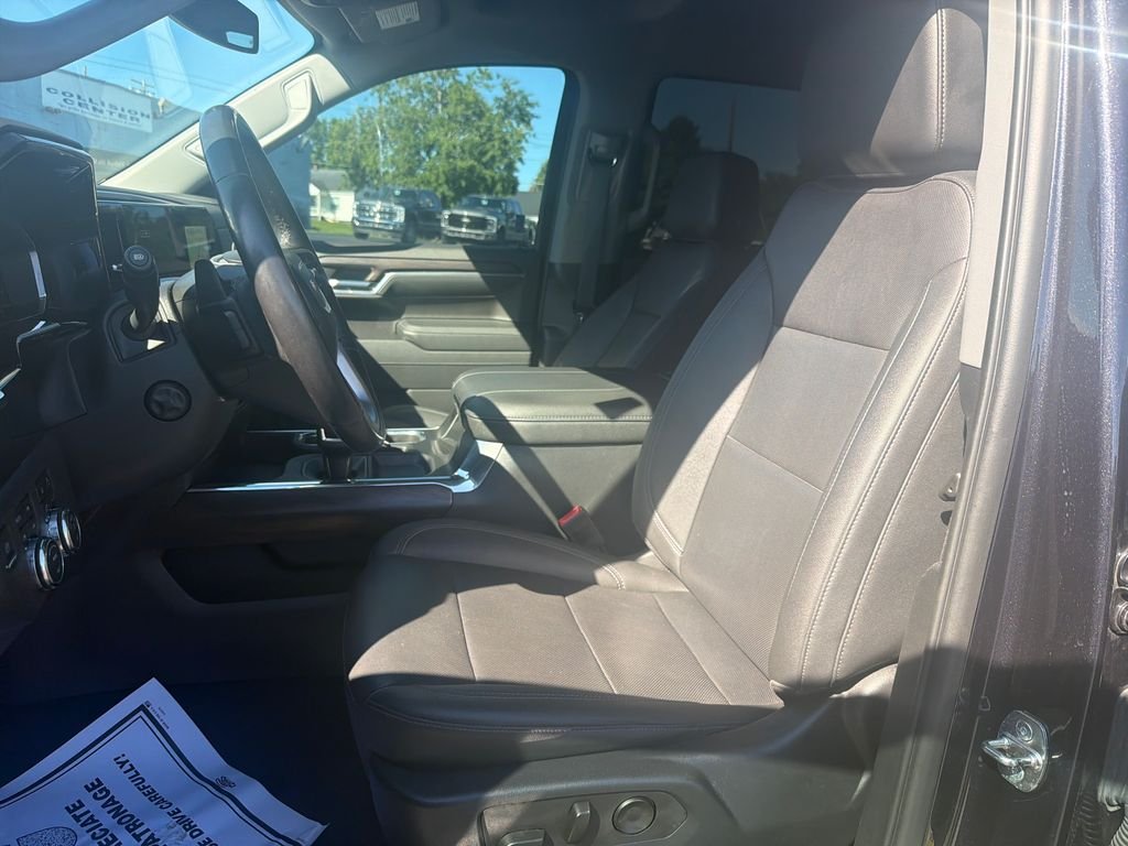 Used 2023 Silver GMC SLT image 2