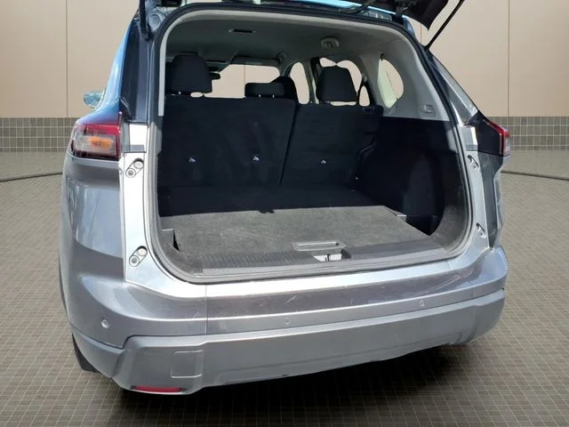 Used 2024 Gray Nissan S image 6