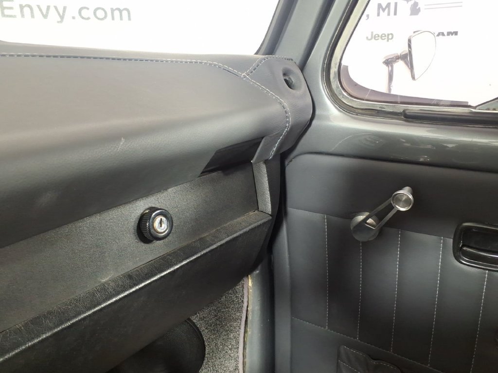 Used 1973  Volkswagen  image 19