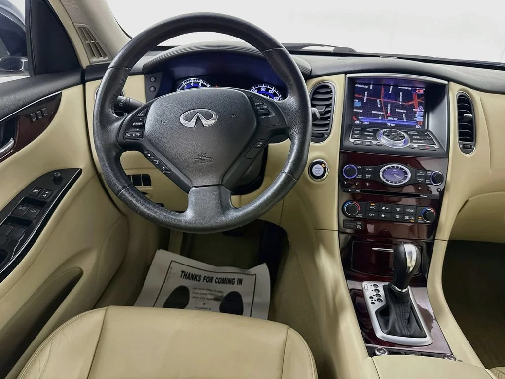 Used 2017 White INFINITI  image 30