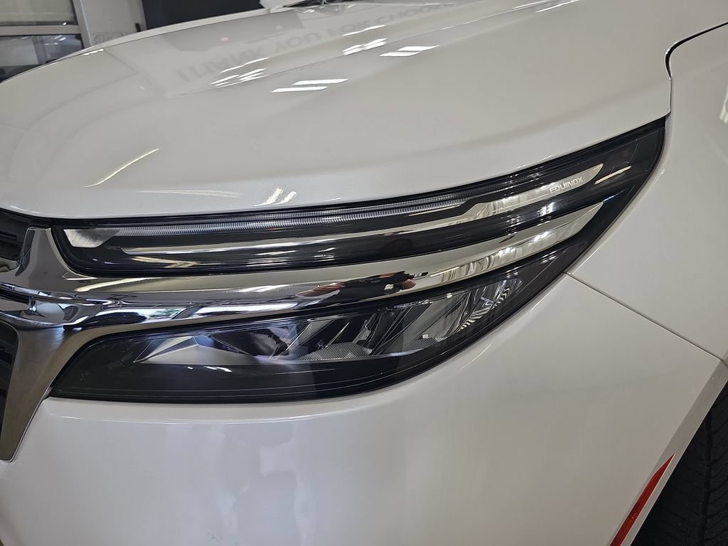 Used 2023 Iridescent Pearl Tricoat Chevrolet LT image 37