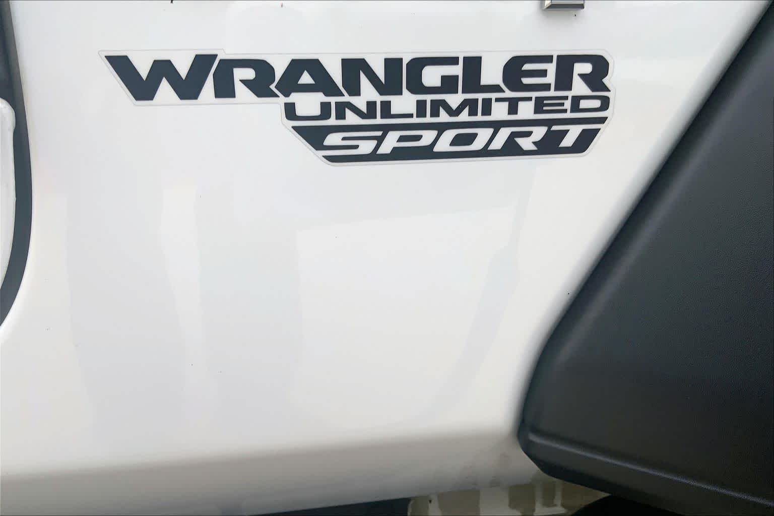 Used 2018 Bright White Clearcoat Jeep Sport image 10