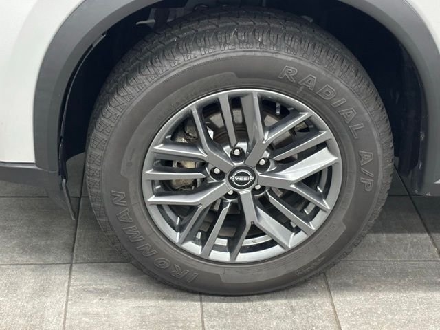 Used 2024 Silver Nissan S image 6