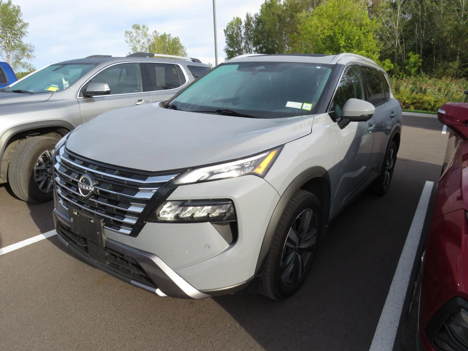 Used 2024 Boulder Gray Pearl Nissan SL image 6