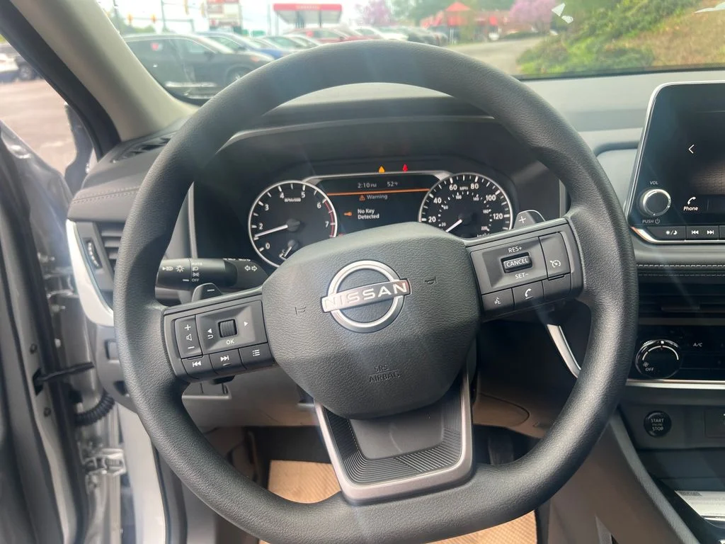Used 2025 Silver Nissan S image 16