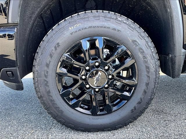 New 2026 Black Chevrolet High Country image 7