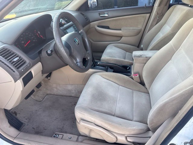 Used 2005 White Honda LX image 13