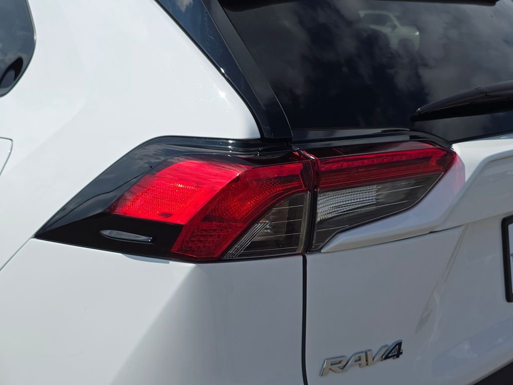 Used 2025 White Toyota XLE image 15