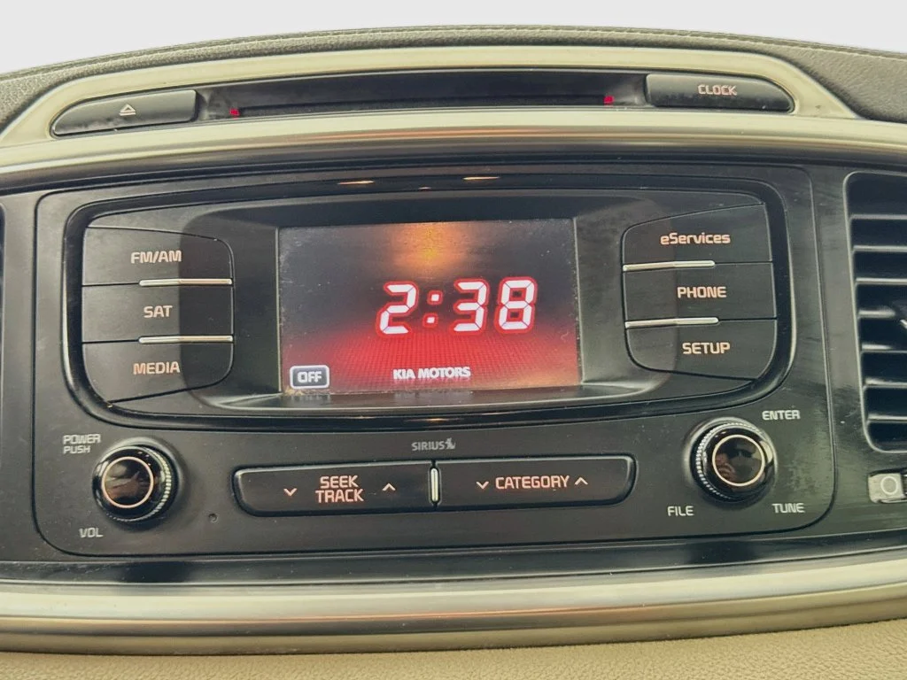 Used 2016 White Kia EX image 17