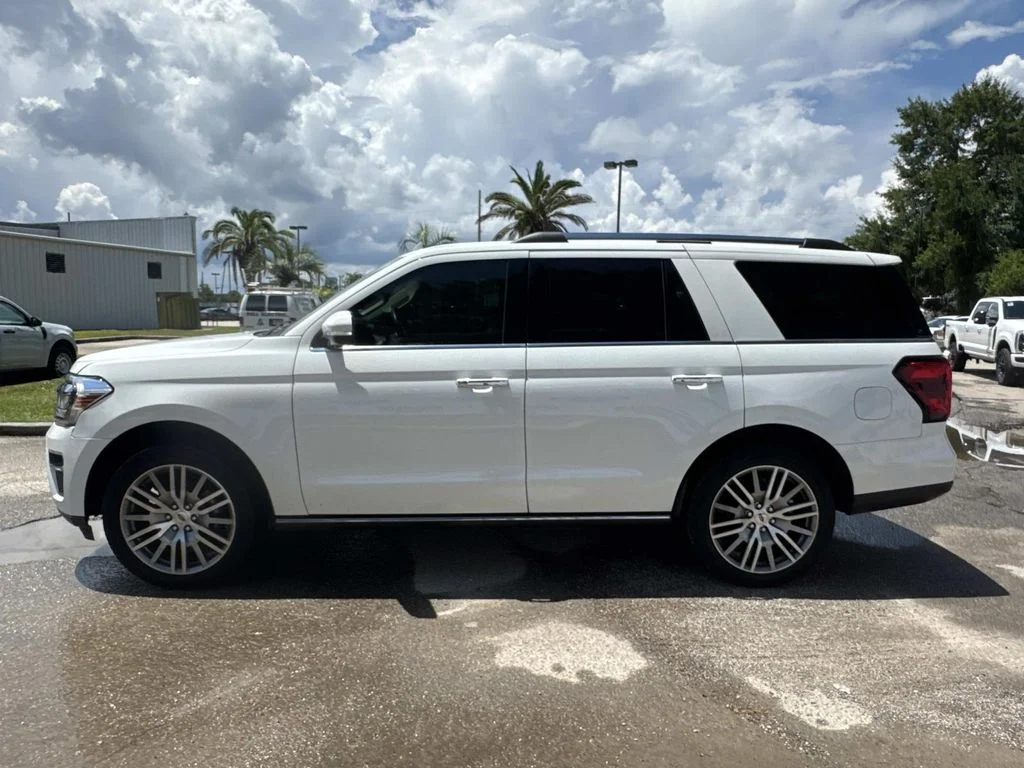 Certified Used 2022 Star White Ford Limited image 8