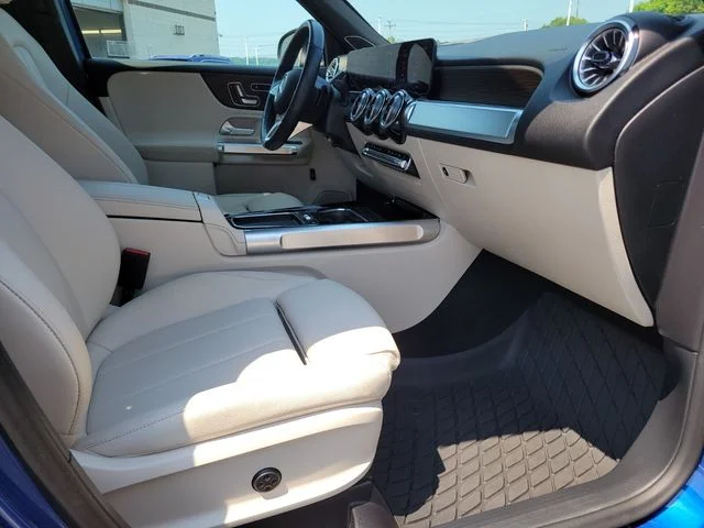 Used 2024 Blue Mercedes-Benz GLB 250 image 12