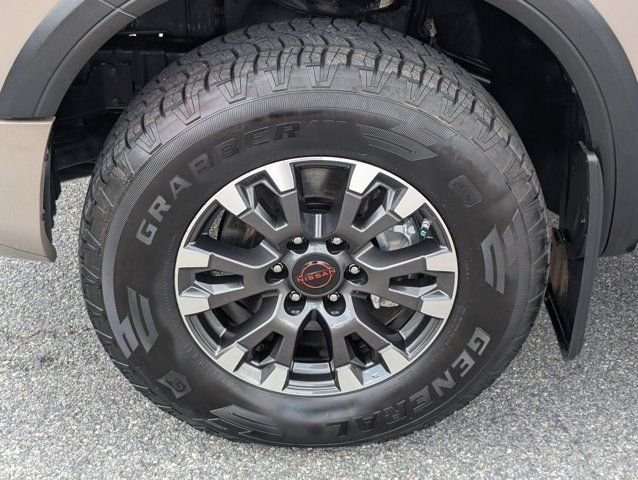 Used 2024  Nissan PRO-4X image 12