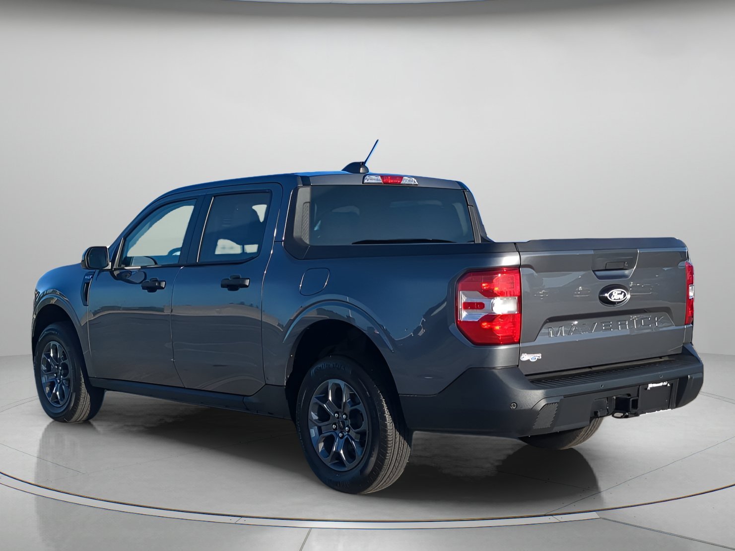 New 2026 Carbonized Gray Metallic Ford XLT image 39