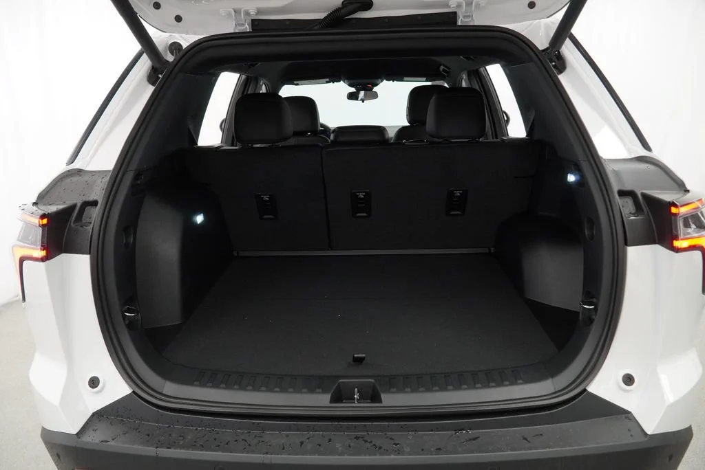 New 2027 Summit White Chevrolet LT image 25