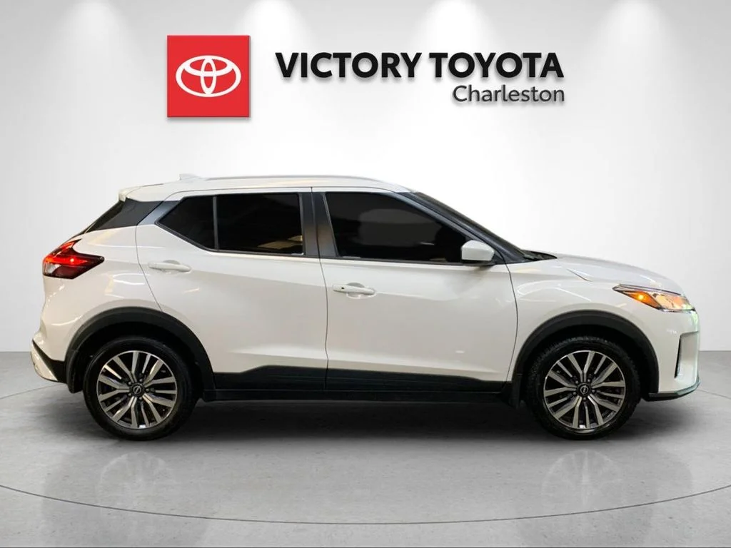 Used 2024 White Nissan SV image 6