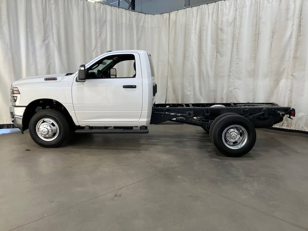 New 2026 Bright White Clear-Coat Exterior Paint RAM Tradesman image 19