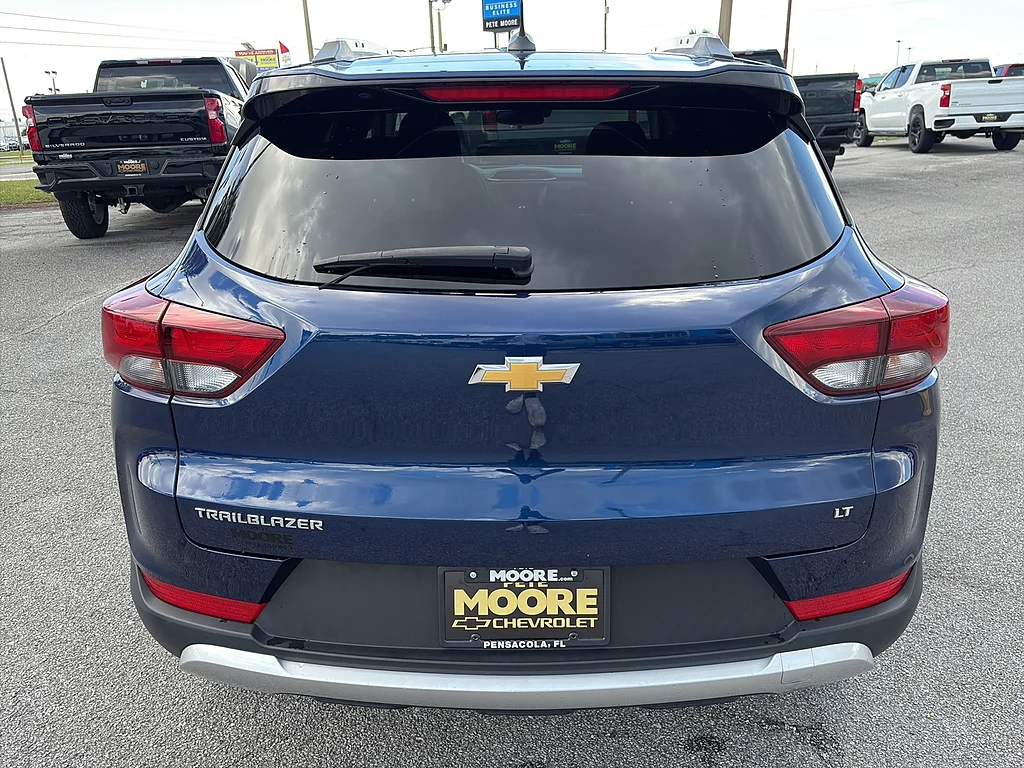 Used 2023 Blue Glow Metallic Chevrolet  image 7