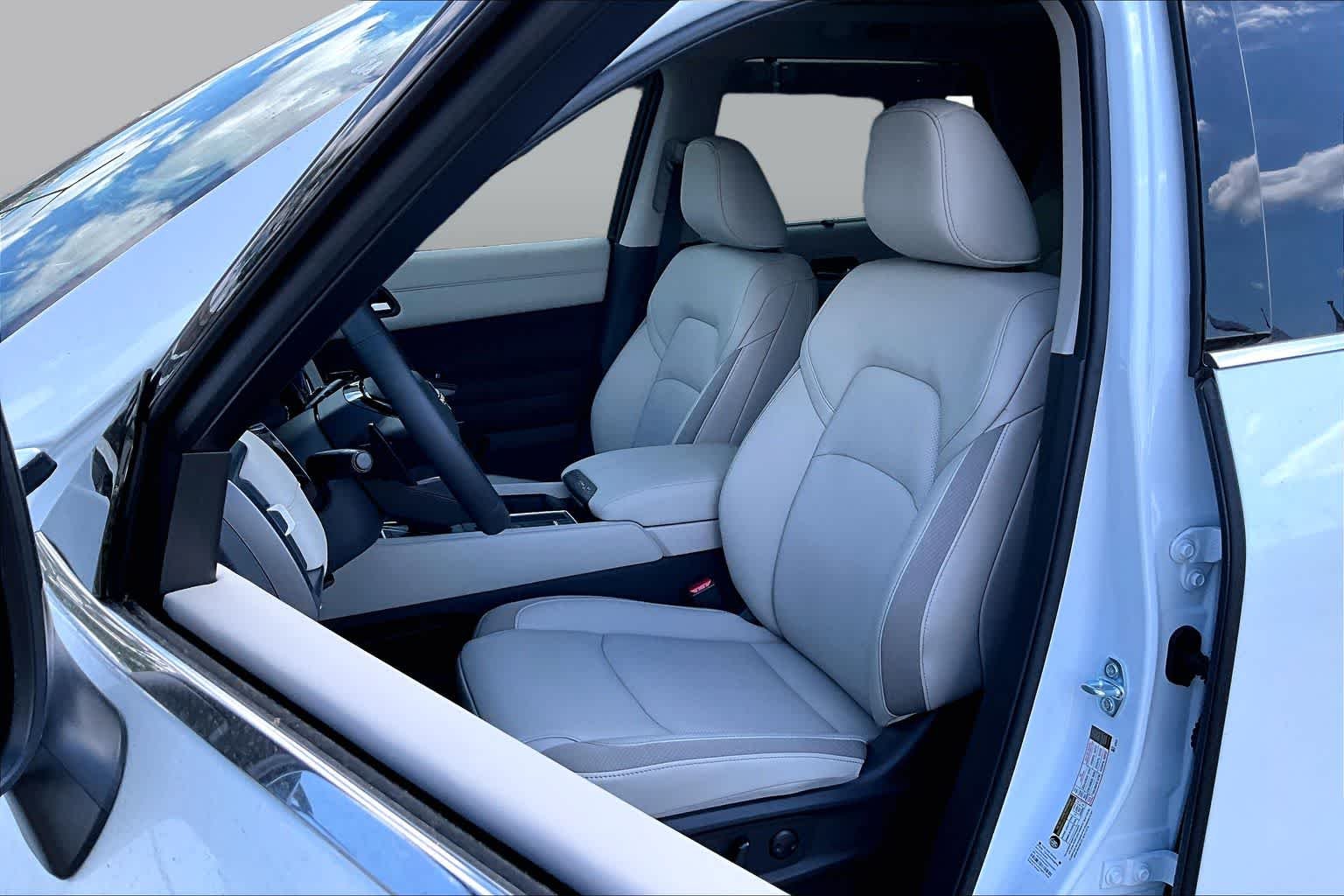 New 2026 Everest White Pearl TriCoat Nissan SL image 18