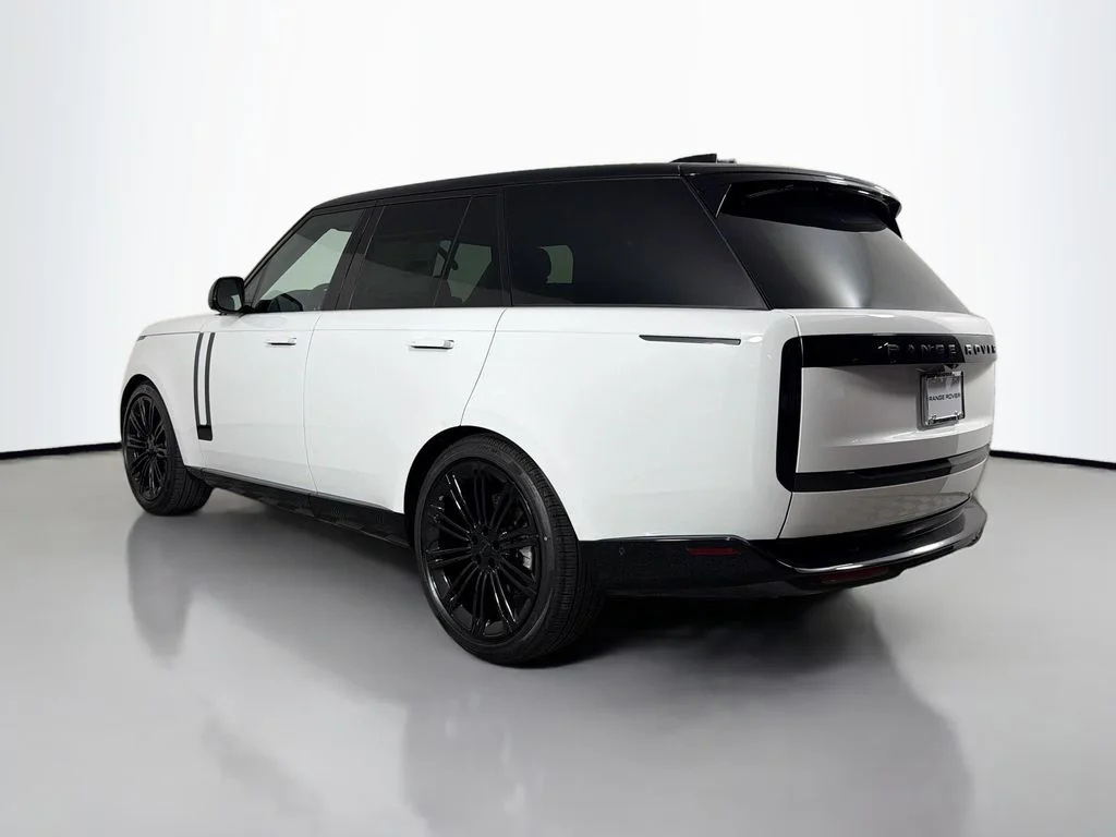New 2026 Fuji White Land Rover SE image 7