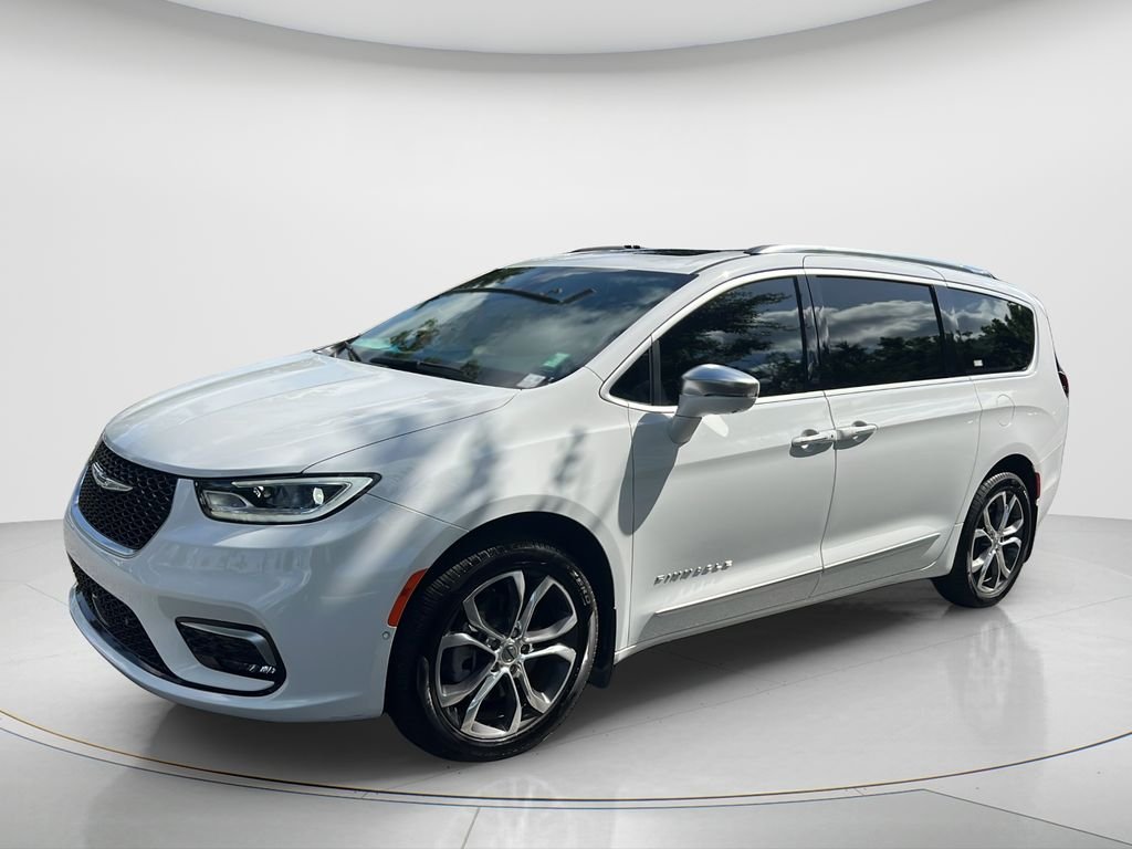 2024 Chrysler Pacifica Pinnacle AWD's photo