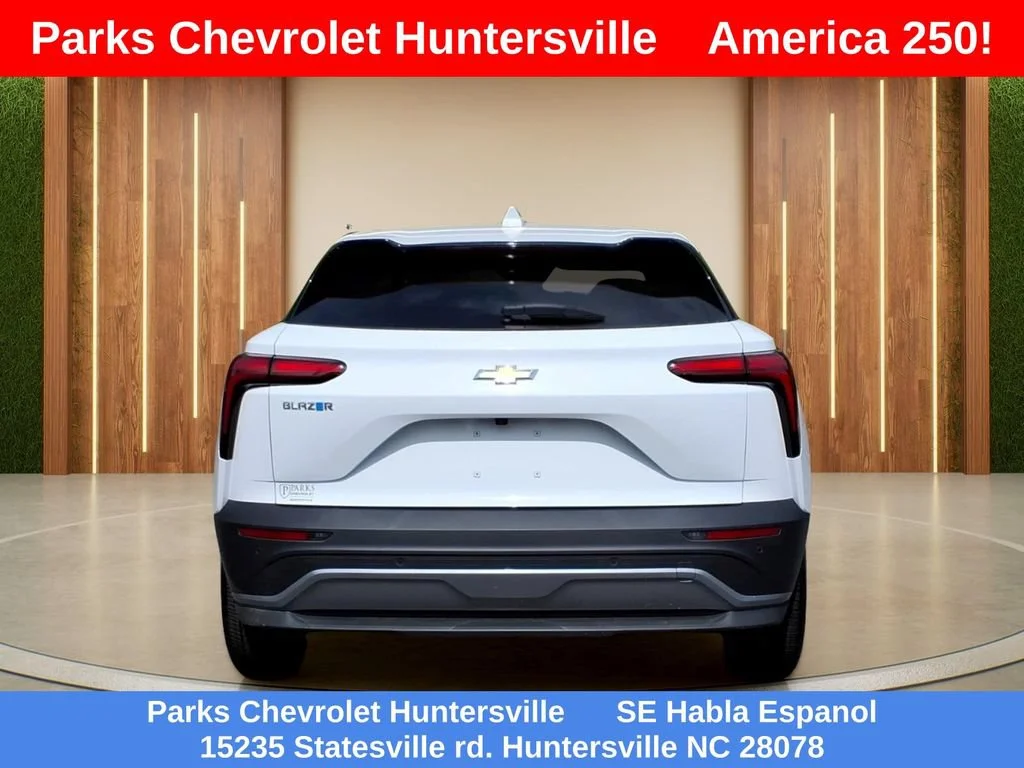 New 2026 Summit White Chevrolet LT image 29