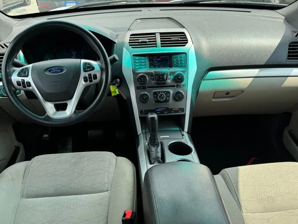 Used 2014 Oxford White Ford Base image 12