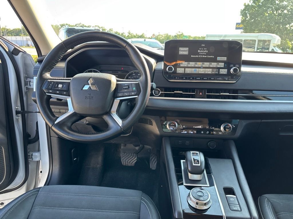 Used 2023 White Diamond Mitsubishi SE image 34