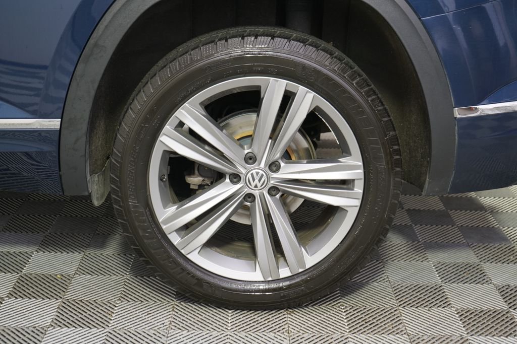 Used 2019 Blue Metallic Volkswagen 3.6L V6 SE image 21