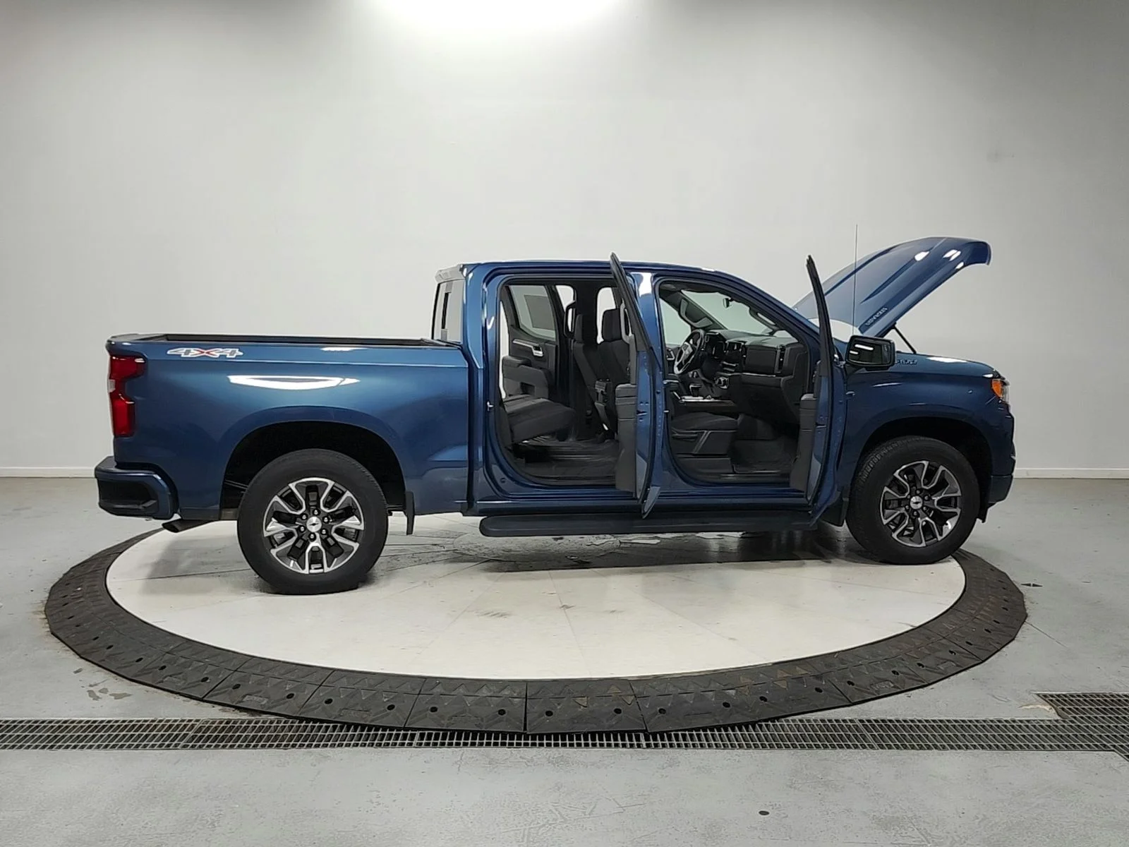 Used 2024 Blue Chevrolet RST image 17