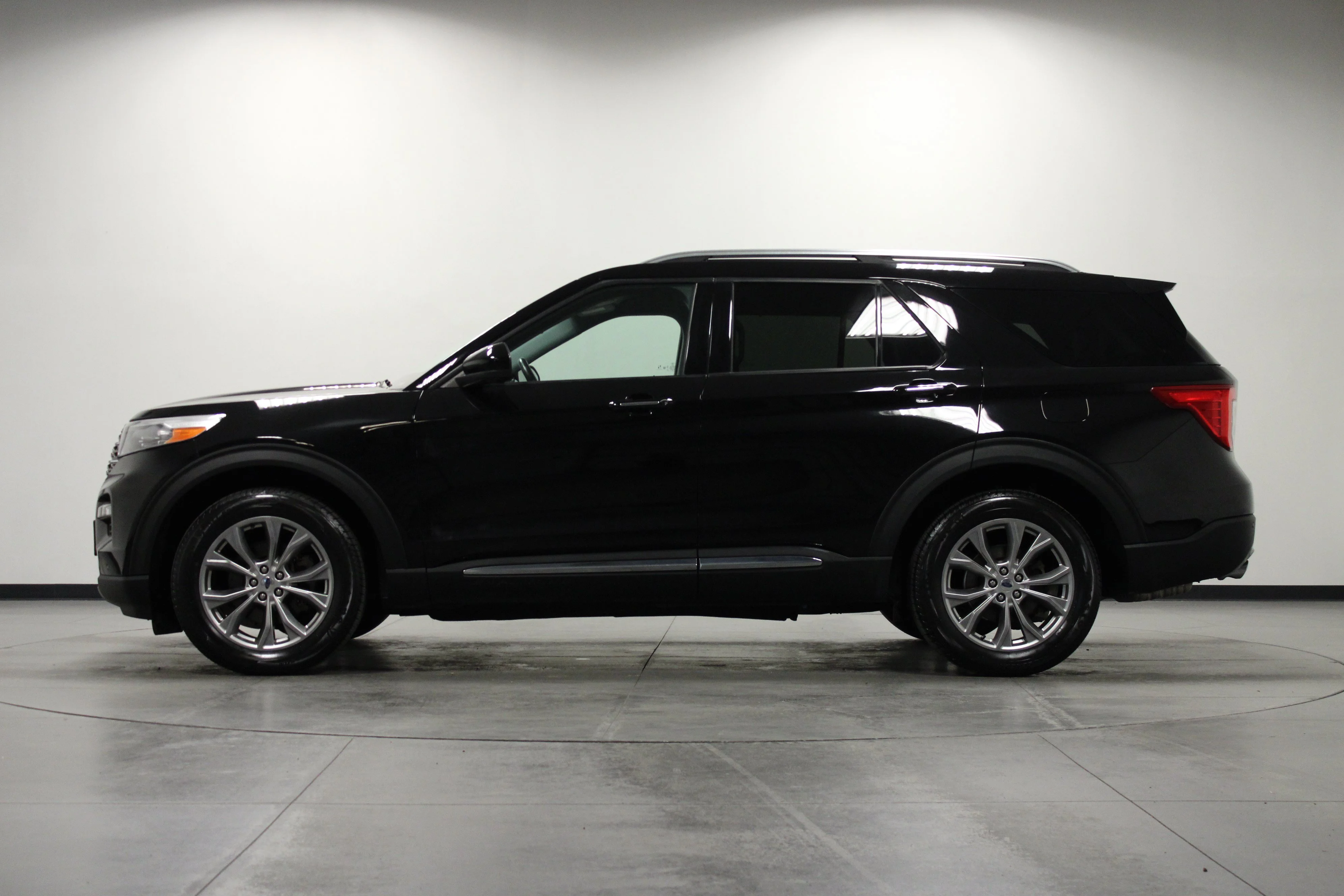 Used 2022 Black Metallic Ford Limited image 7