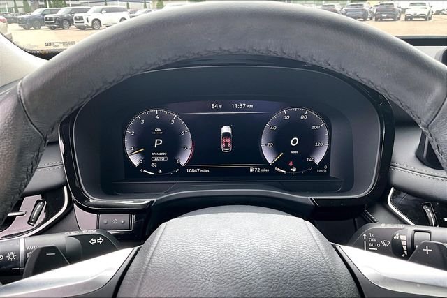 Used 2023 White INFINITI LUXE image 19
