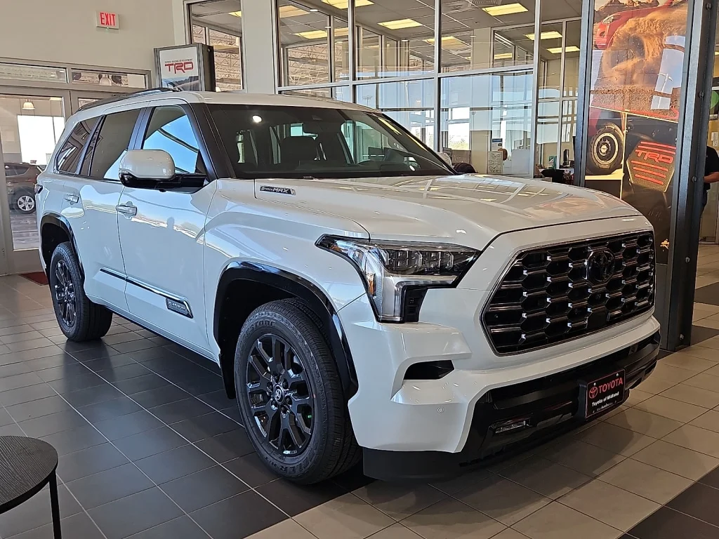 New 2026 Wind Chill Pear Toyota Platinum image 4
