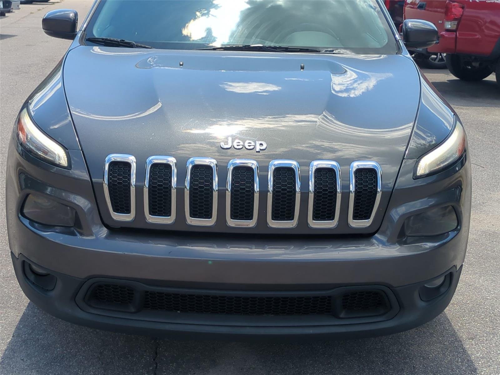 Used 2016 Granite Crystal Metallic Clearcoat Jeep Latitude image 14