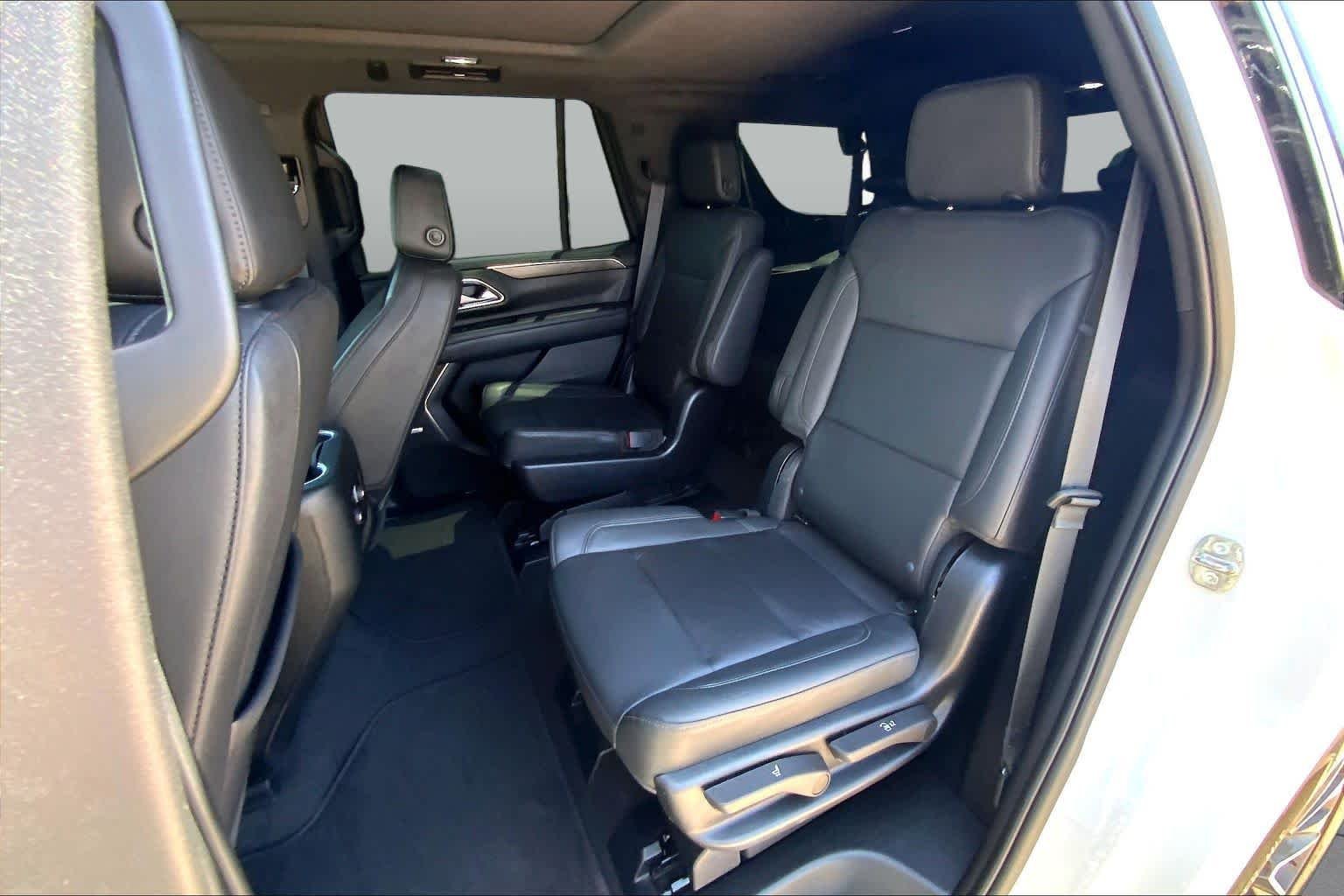 Used 2022 Iridescent Pearl Tricoat Chevrolet Z71 image 21