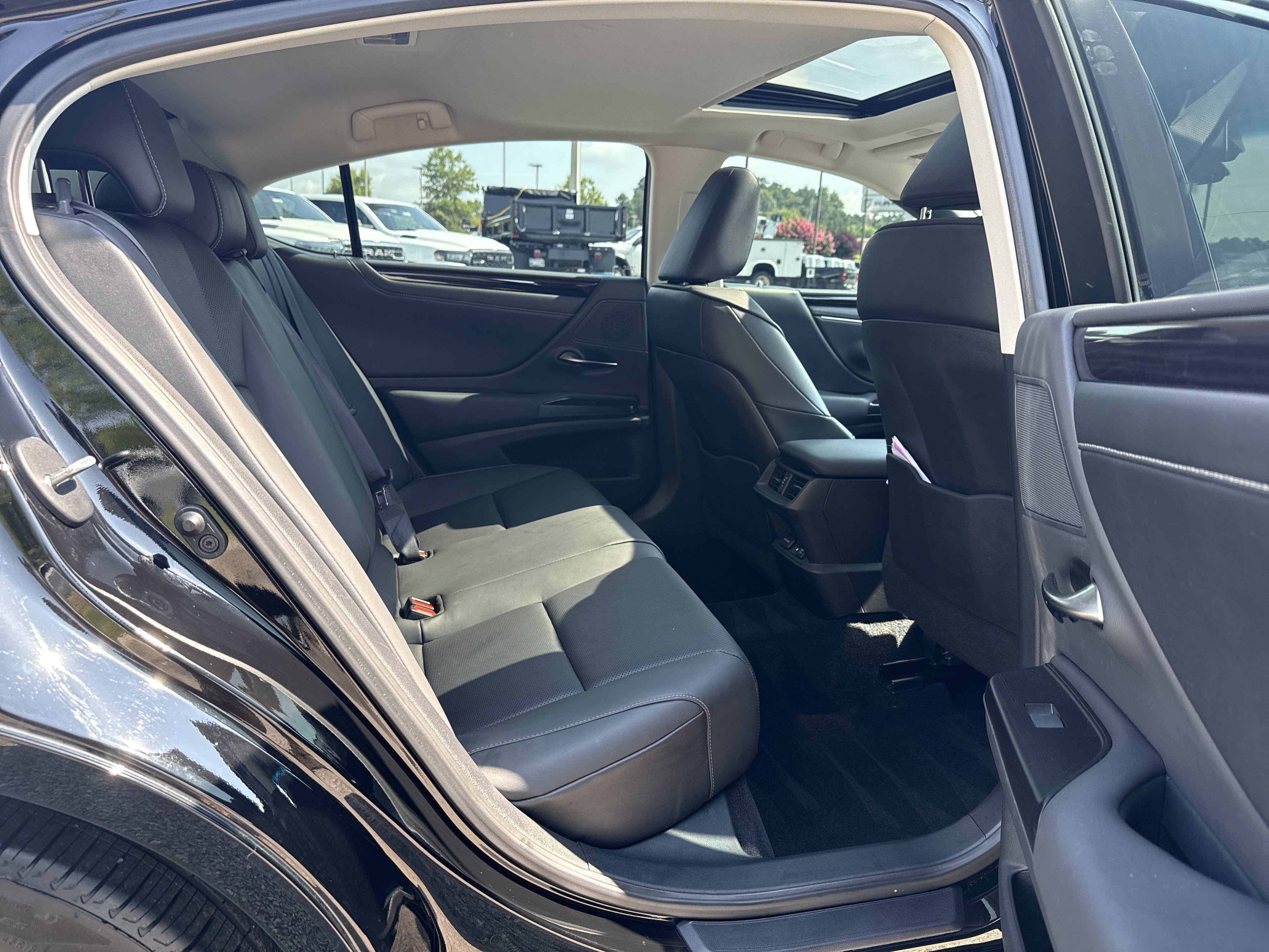 Used 2020 Black Lexus ES 350 image 2