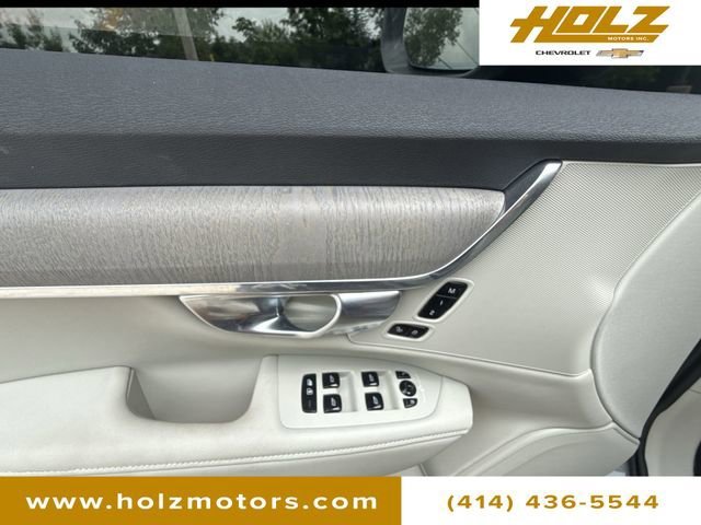 Used 2025 Gray Volvo Plus, B6 AWD Gas (mild hybrid) image 24