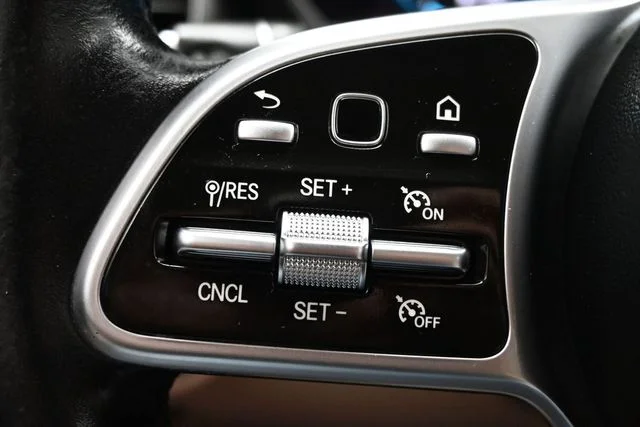 Used 2022 Blue Mercedes-Benz GLC 300 image 22