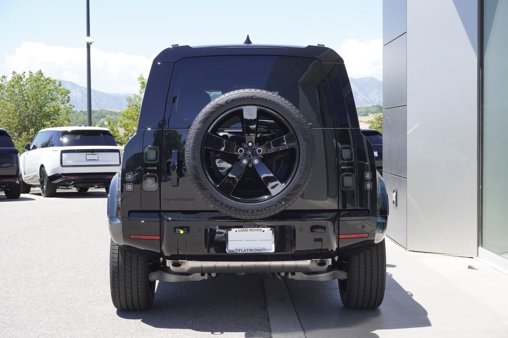 New 2026 Santorini Black Land Rover X-Dynamic SE image 6