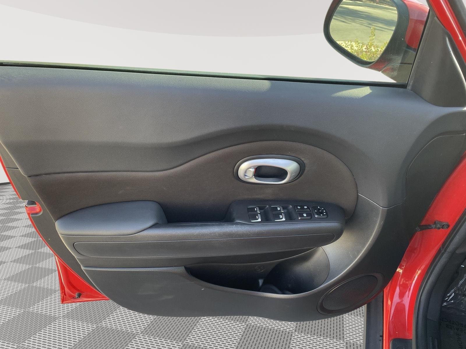 Used 2017 Inferno Red Kia + image 21