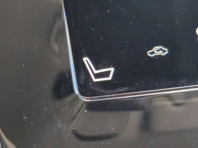 Used 2021 White Volvo Momentum image 22