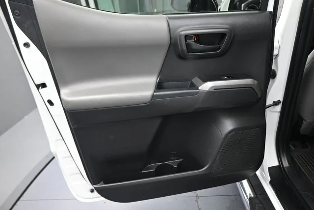 Used 2022 White Toyota SR5 image 67