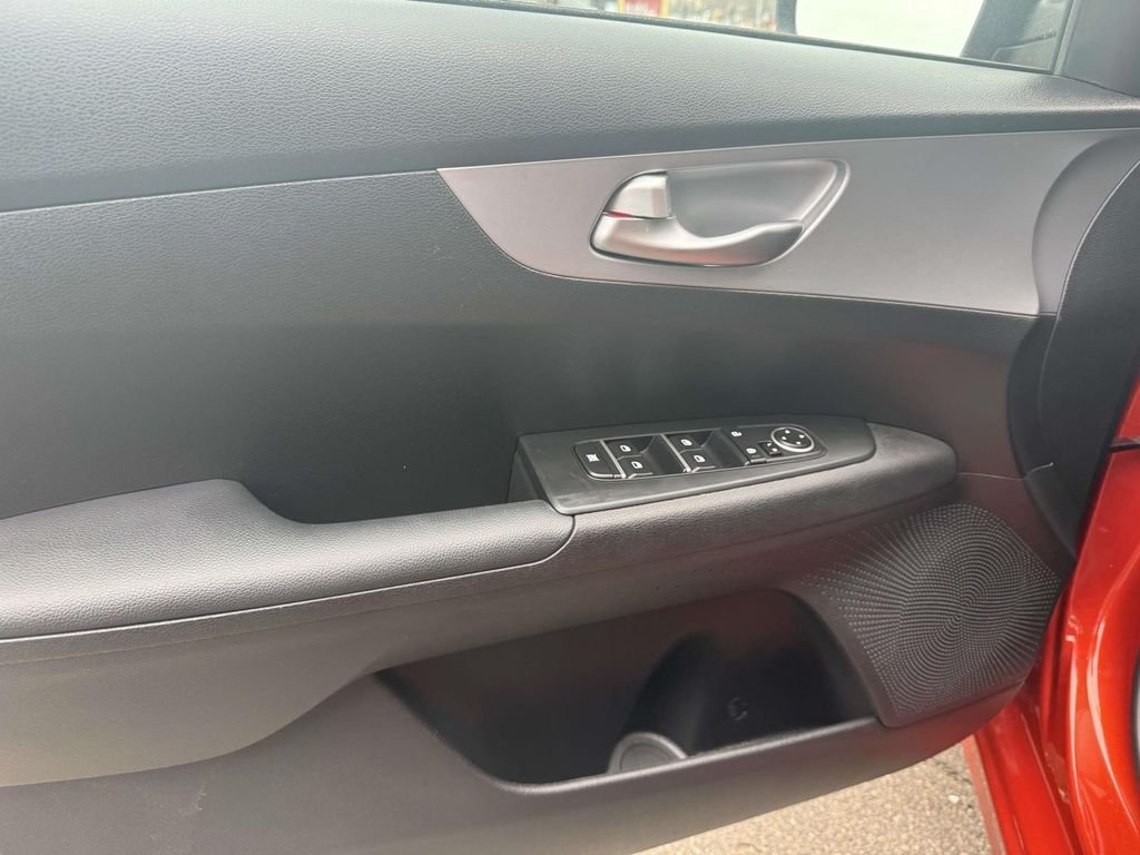 Used 2023 Red Kia LXS image 14