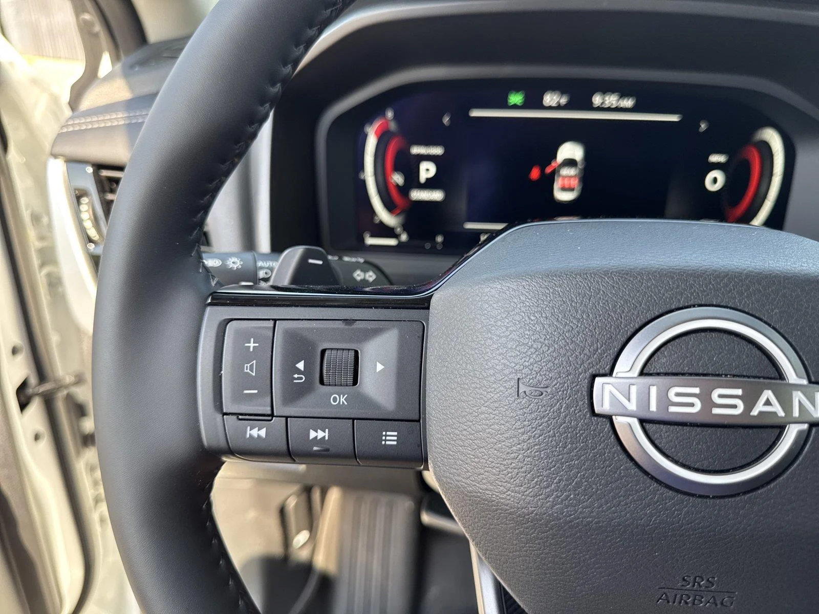 Used 2025 Everest White Pearl Nissan SL image 16