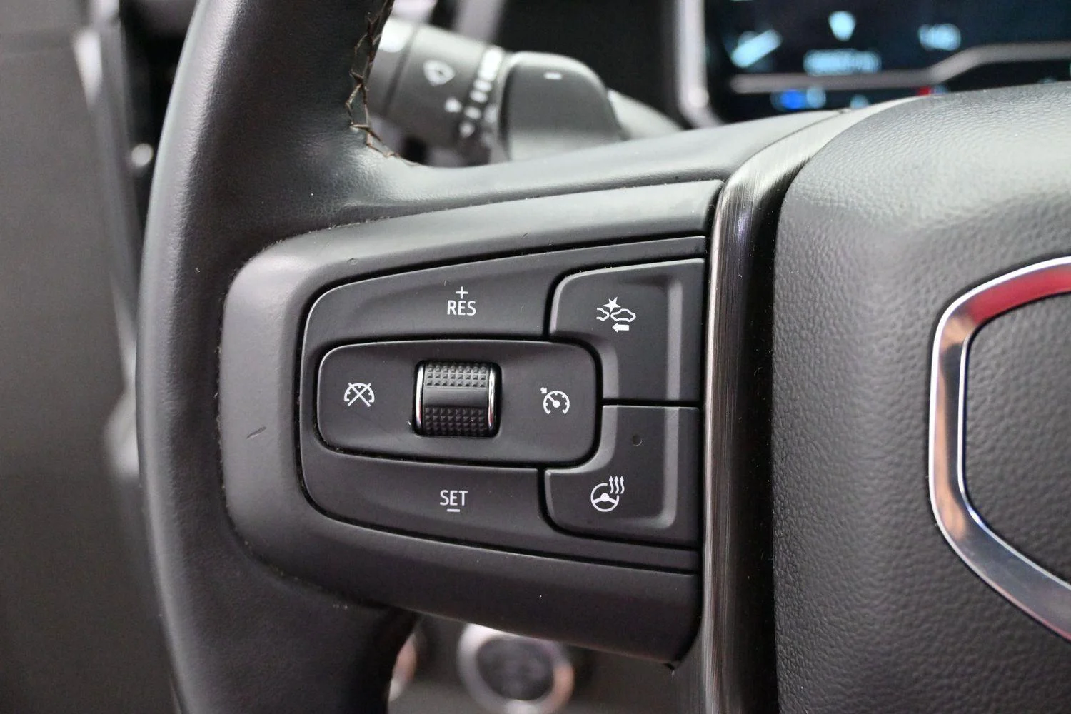 Used 2025 Summit White GMC AT4 image 17
